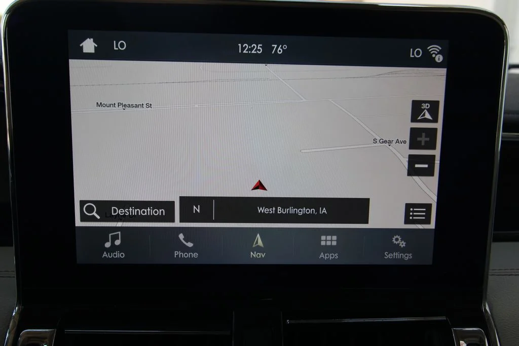 Used 2019 White Platinum Tri-Coat Metallic Lincoln Reserve image 13