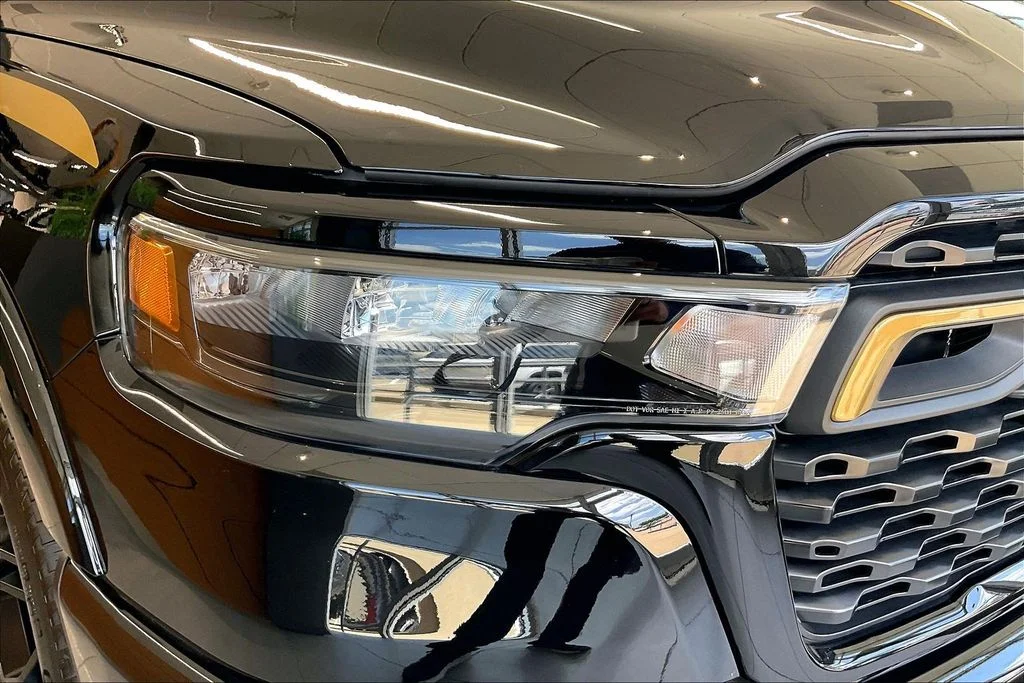 New 2026 Diamond Black Crystal Pearl-Coat Exterior Paint RAM Big Horn/Lone Star image 13