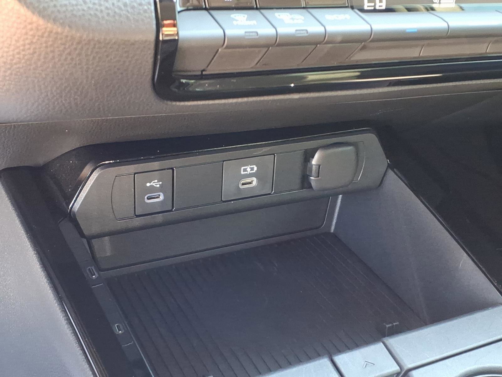 Used 2023 Wind Chill Pearl Toyota XSE image 9