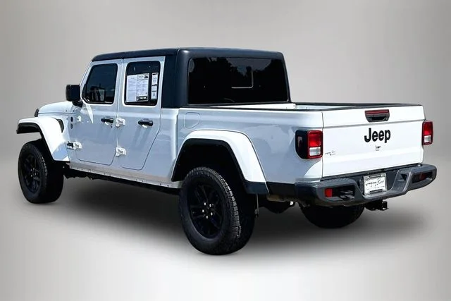 Used 2021 White Jeep Sport image 4