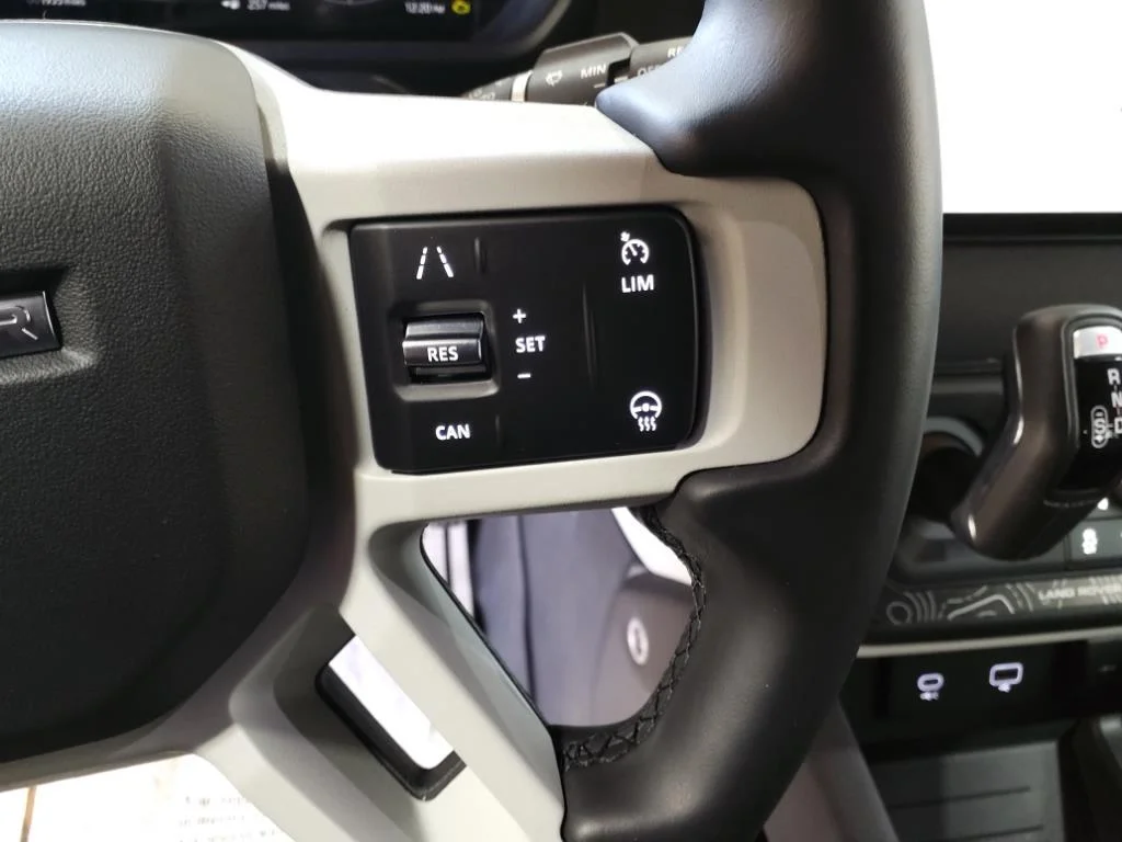 New 2023 Santorini Black LAND ROVER S image 16