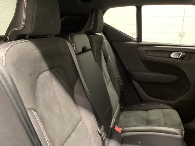 Used 2021 Blue Volvo R-Design image 15
