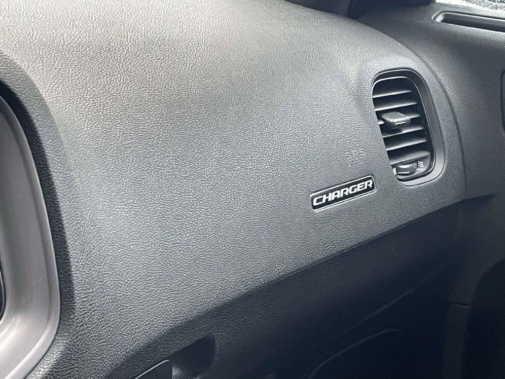 Used 2023 White Dodge SXT image 28