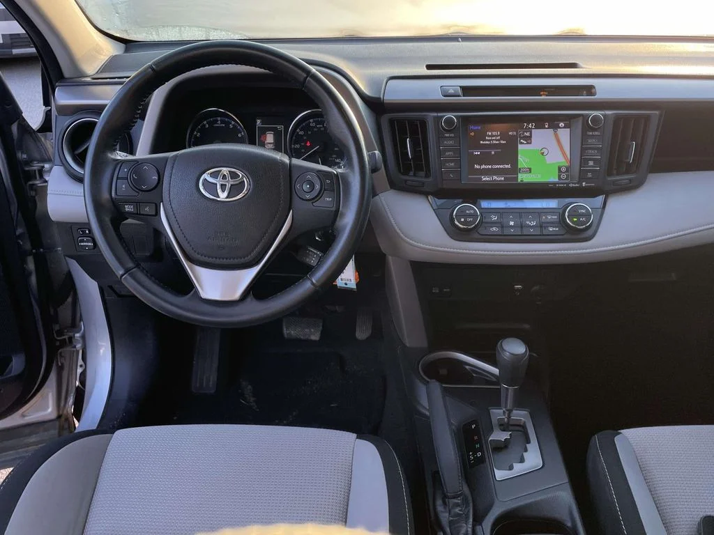 Used 2016 Silver Sky Metallic Toyota XLE image 4