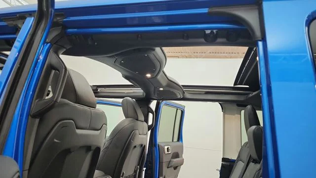 New 2026 Hydro Blue Pearl-Coat Exterior Paint Jeep Rubicon X image 20