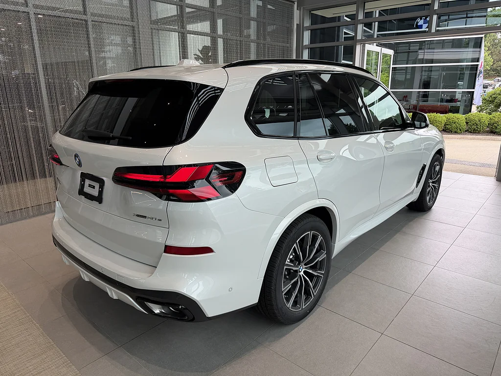 New 2026 Mineral White Metallic BMW xDrive50e image 6