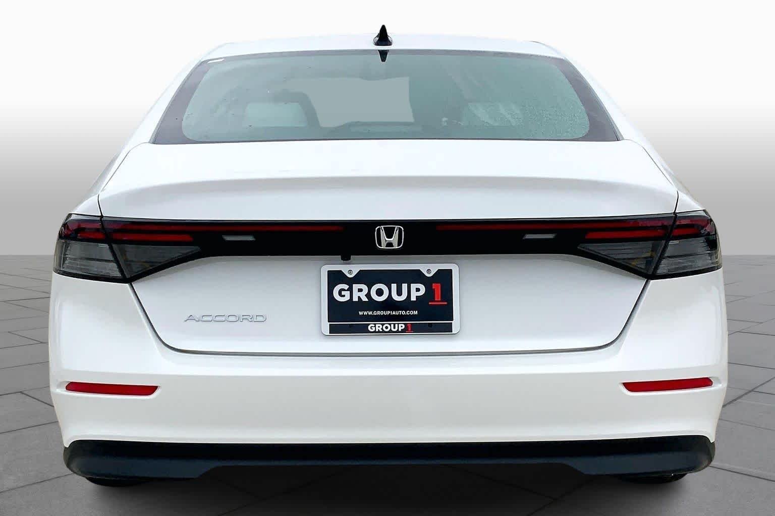 New 2026 Platinum White Pearl Honda SE image 4