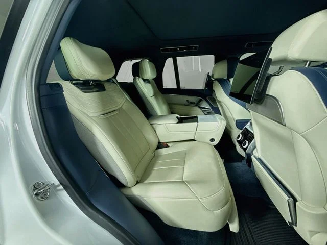 Certified Used 2025 White Land Rover SV image 30