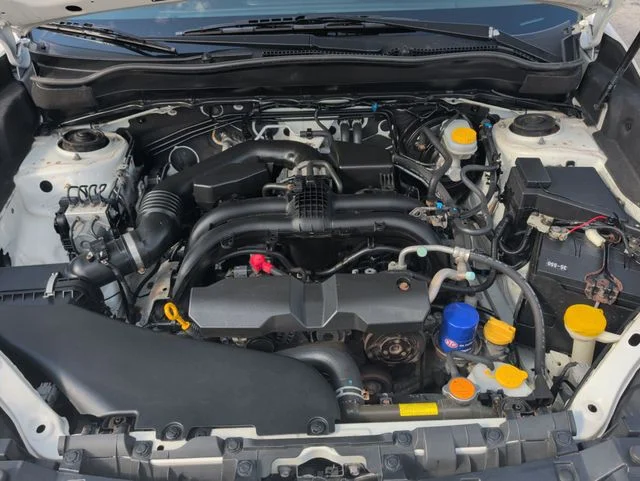Used 2018 White Subaru 2.5i image 29