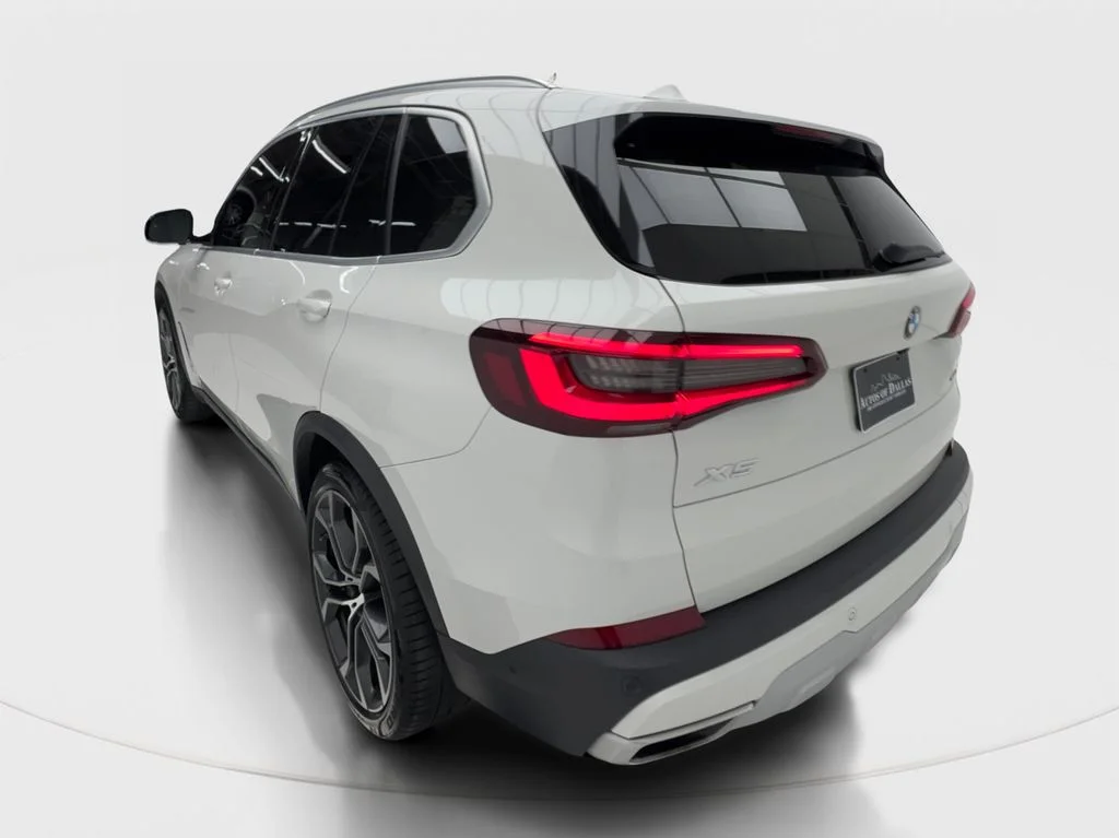Used 2021 White BMW sDrive40i image 10