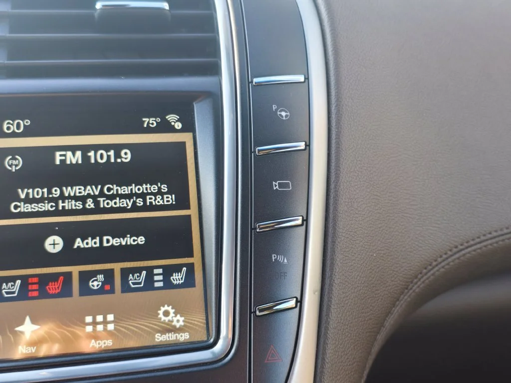Used 2018 White Lincoln Reserve image 30