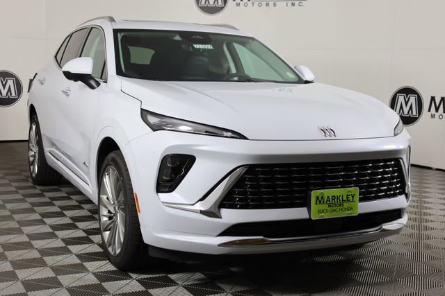 New 2026 Iridescent White Tricoat Buick Avenir image 28