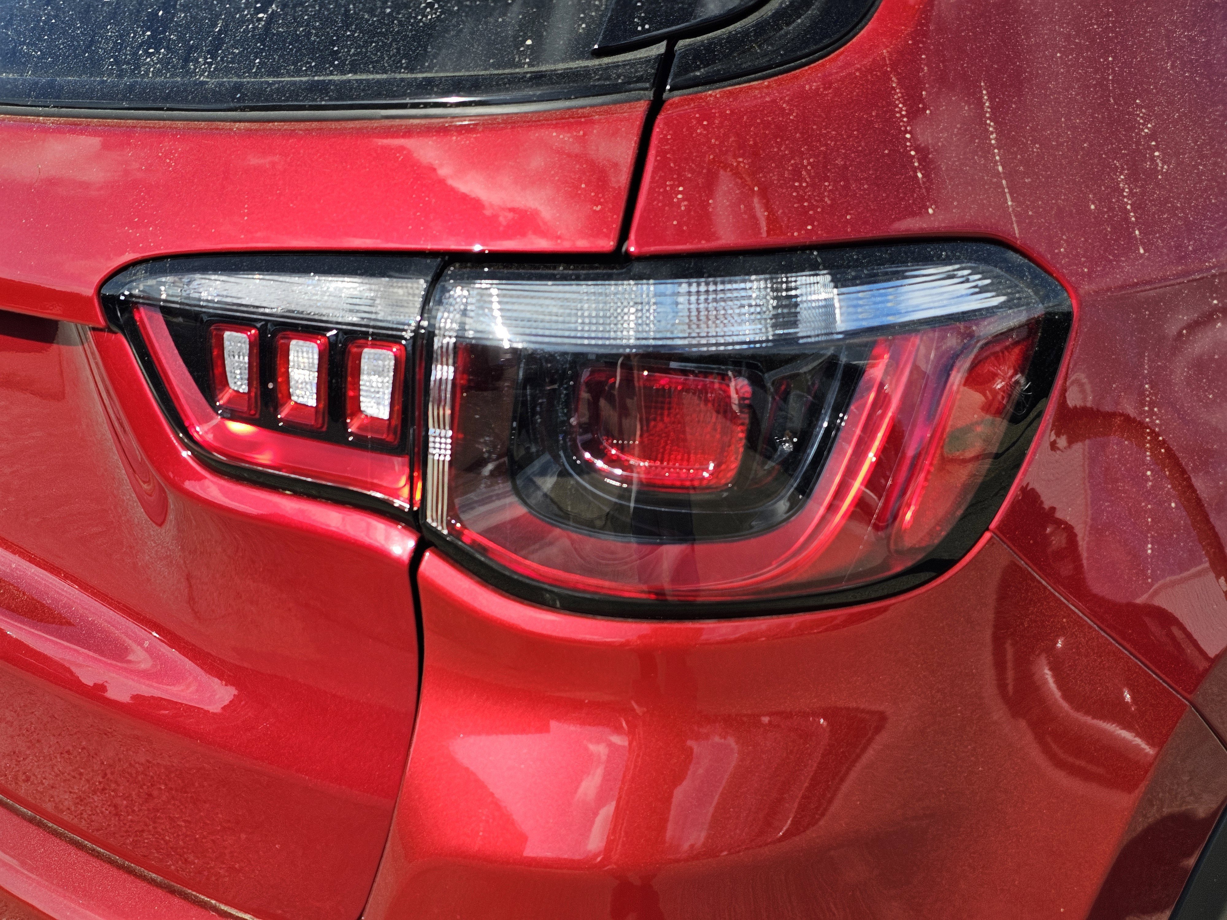 New 2026 Red Hot Pearlcoat Jeep Latitude Altitude image 9