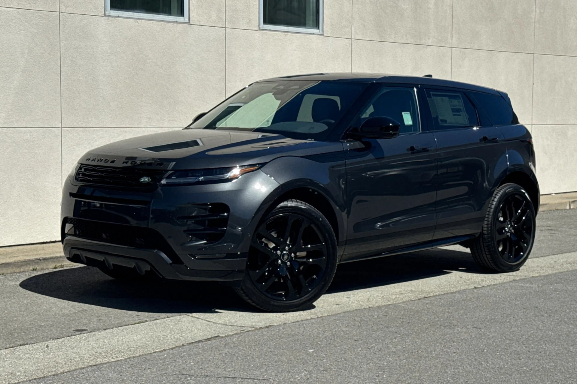 2026 Land Rover Range Rover Evoque Dynamic SE's photo