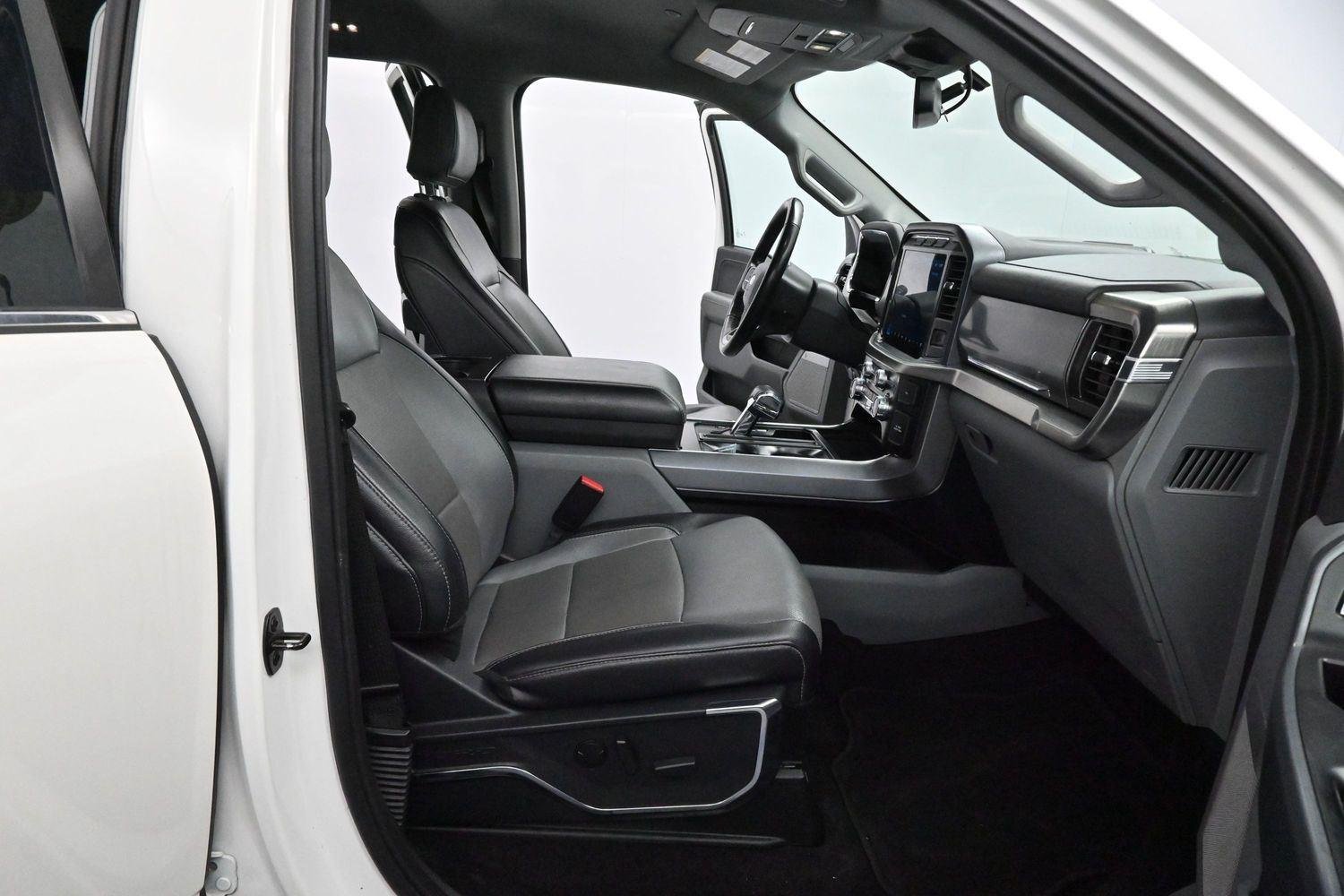 Used 2023  Ford LARIAT image 31