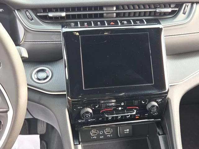 Used 2024 White Jeep Altitude X image 19