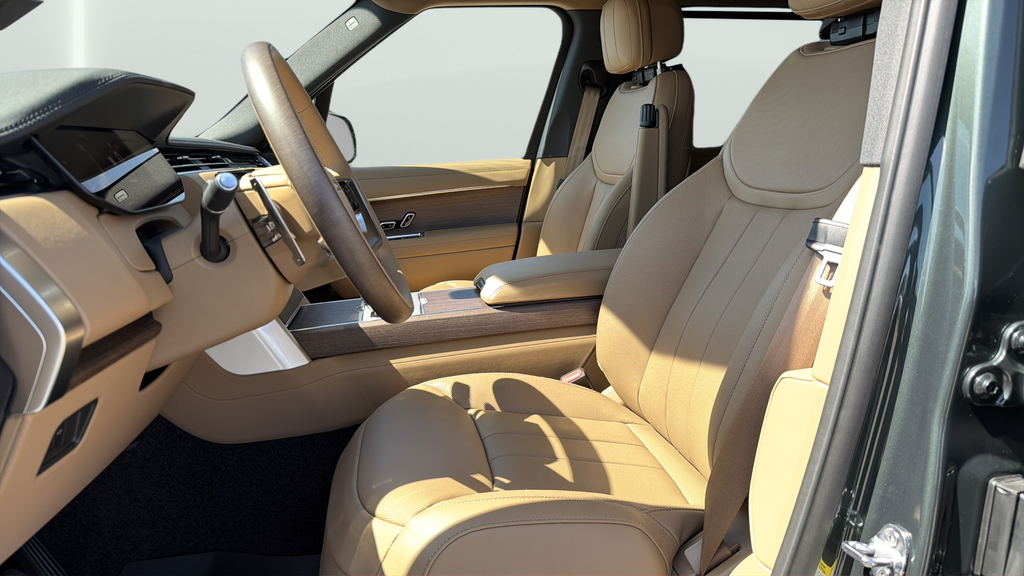 New 2026 Belgravia Green Land Rover SE image 18