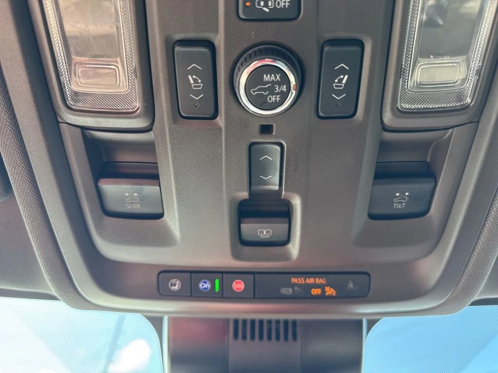 Used 2023 Red Chevrolet Z71 image 57