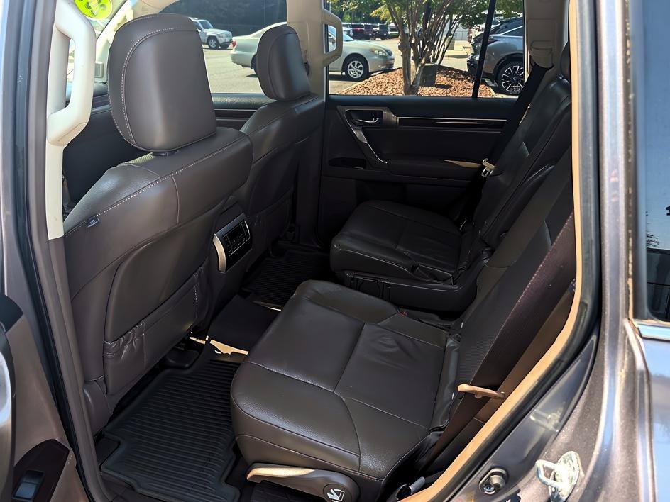 Used 2019 Gray Pearl Lexus 460 image 11