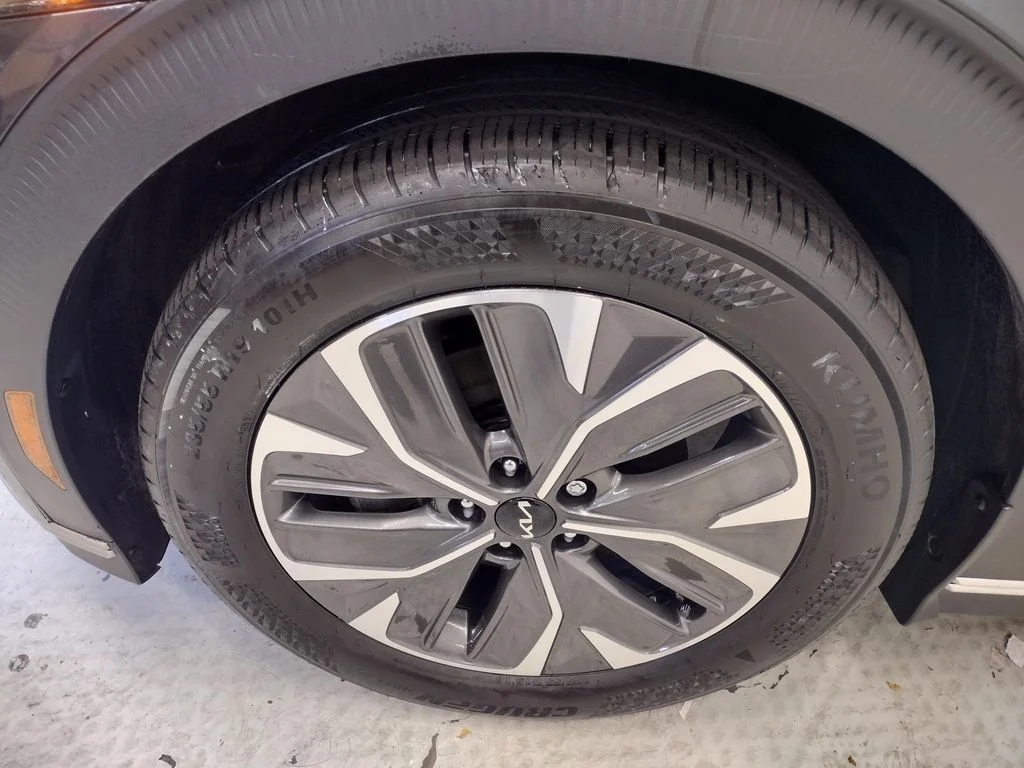 Used 2024 Gray Kia Light image 5