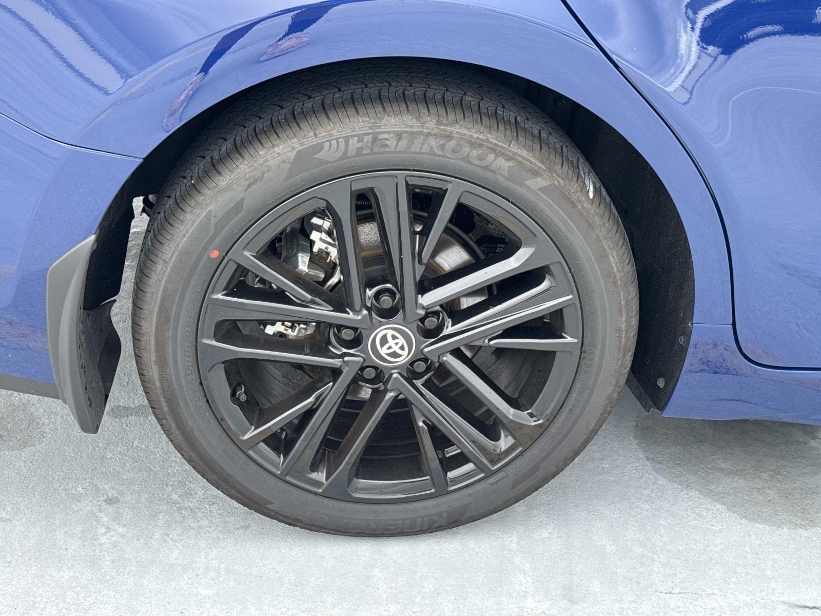 Used 2026 Reservoir Blue Toyota se image 7