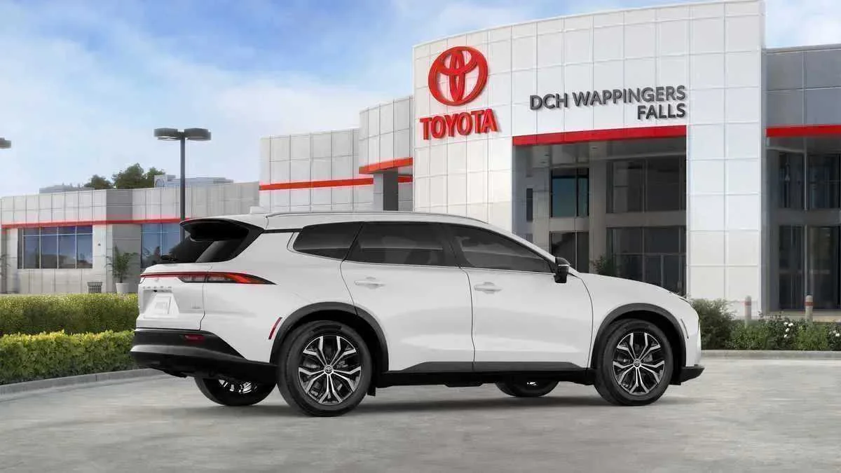 New 2026 Oxygen White <sup>1</sup> Toyota  XLE image 21