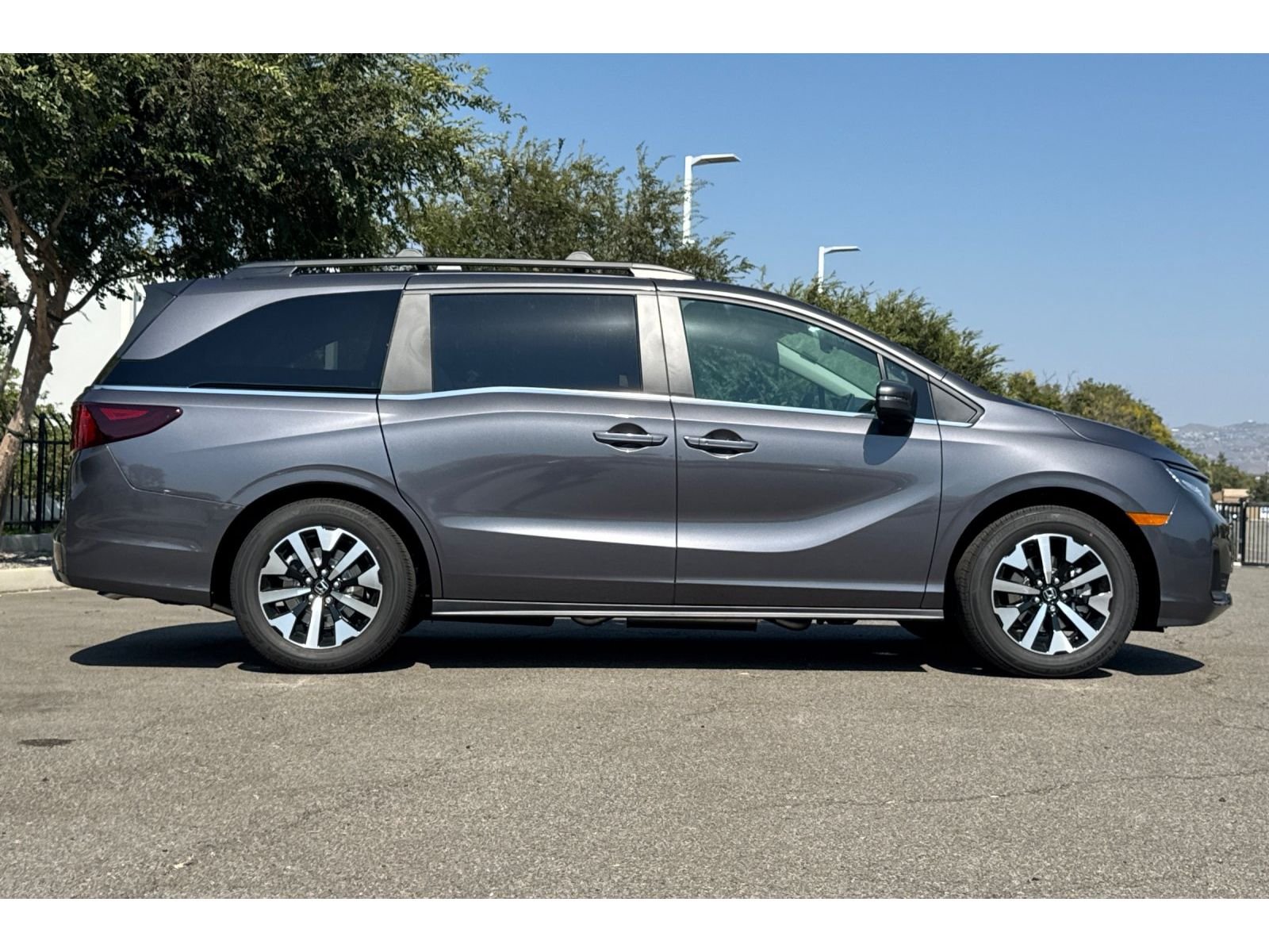 Used 2026 Modern Steel Metallic Honda EX-L image 2