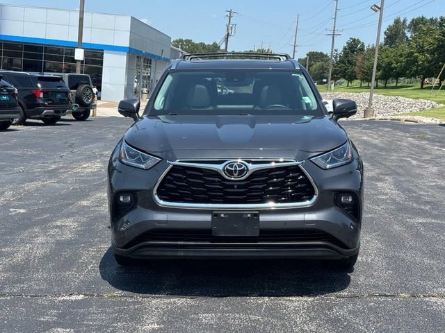 Used 2023 Gray Toyota Limited image 8