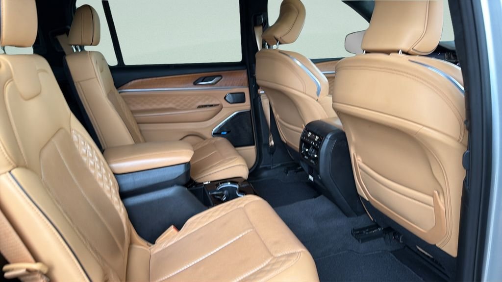 Used 2021 Silver Jeep Summit image 32