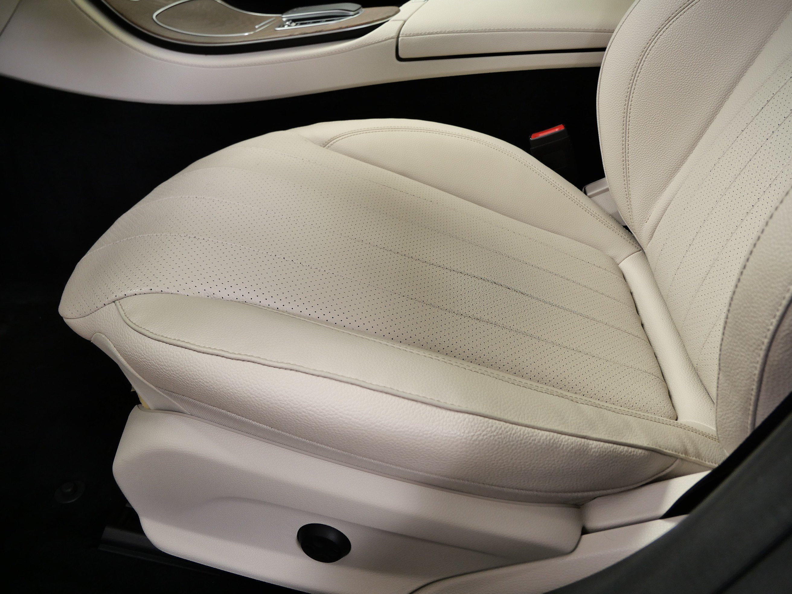 Used 2021 designo Cardinal Red Metallic Mercedes-Benz E 350 image 18