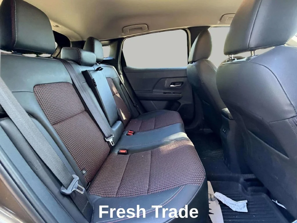 Used 2025 Canyon Bronze Metallic Nissan SR image 9