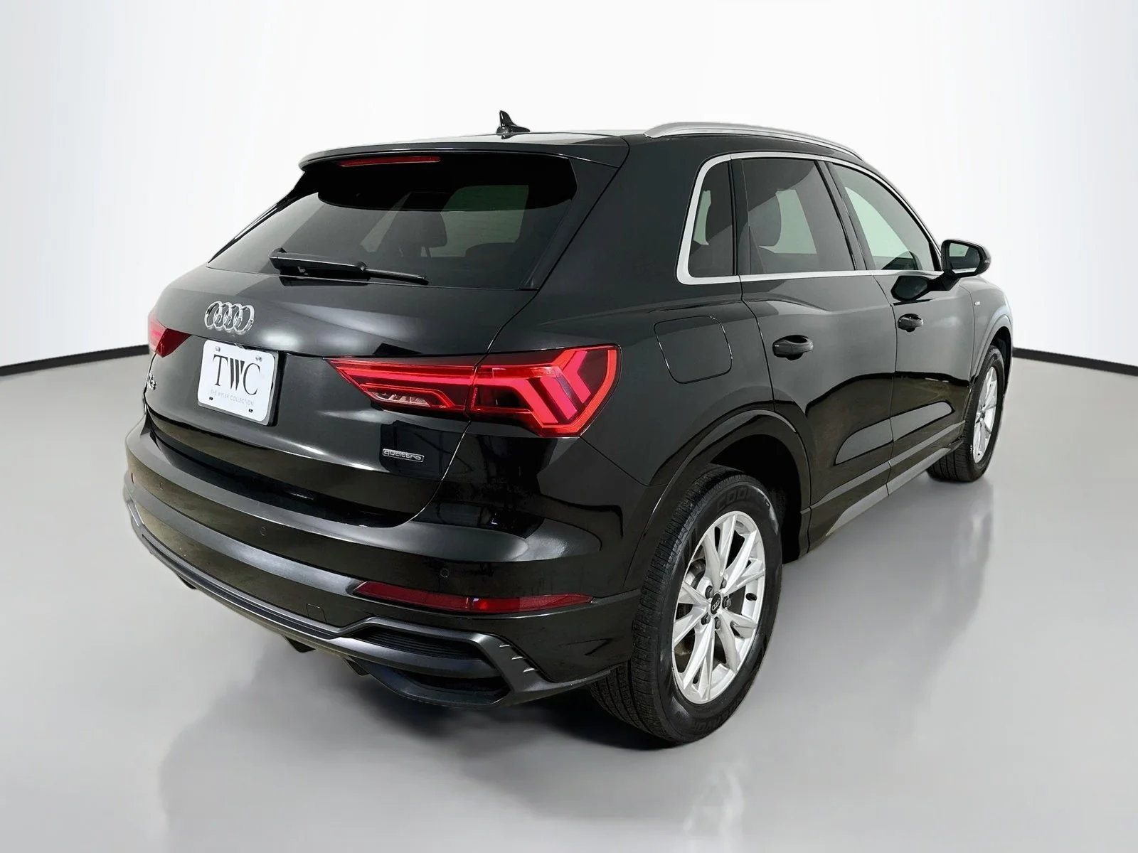 Used 2022 Black Audi  image 5
