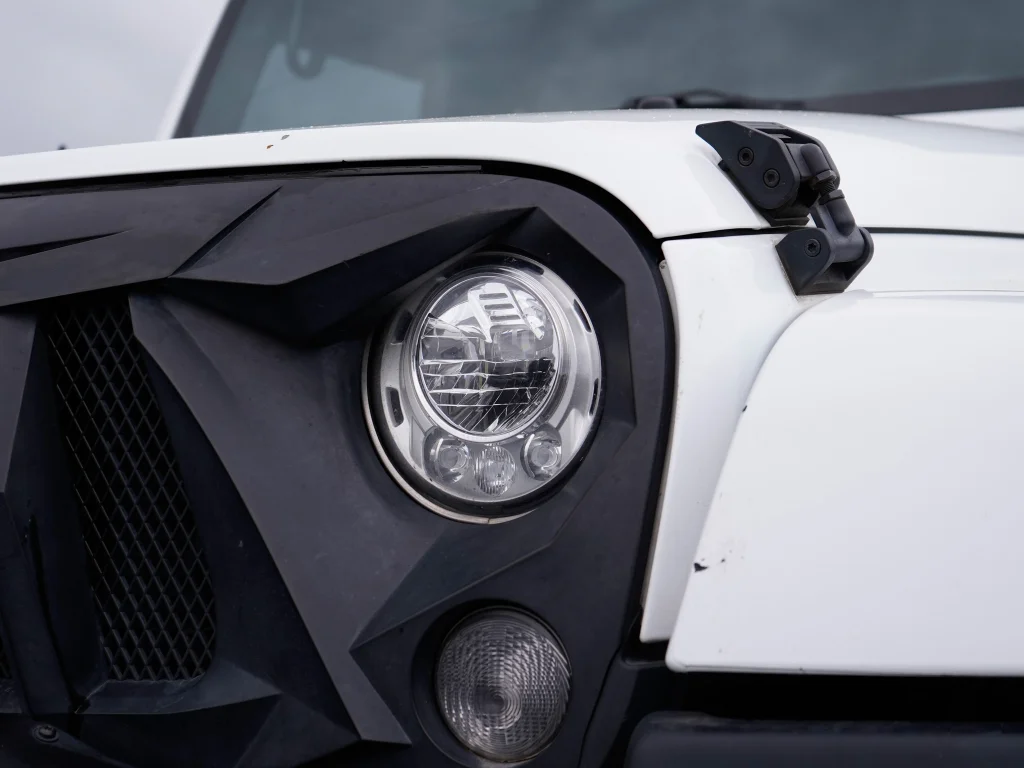 Used 2017 Bright White Clearcoat Jeep Winter image 3