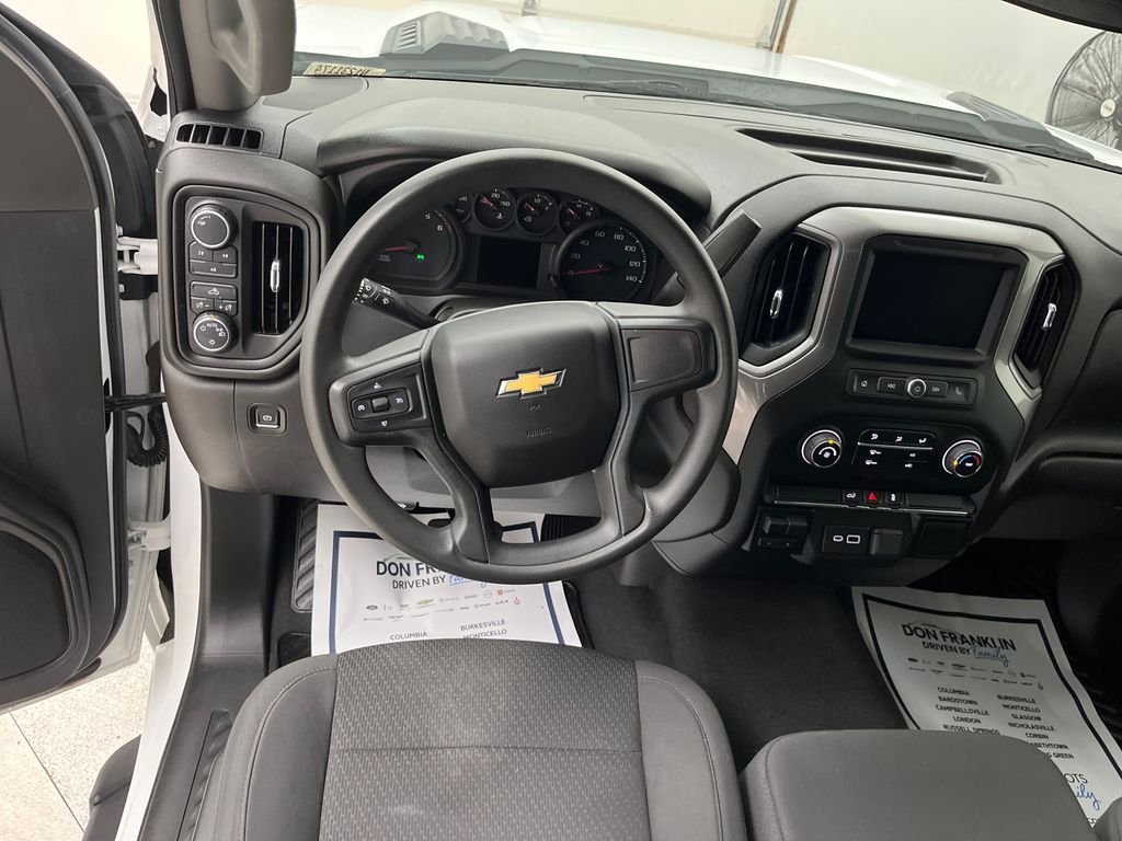 Used 2022 White Chevrolet Custom image 16