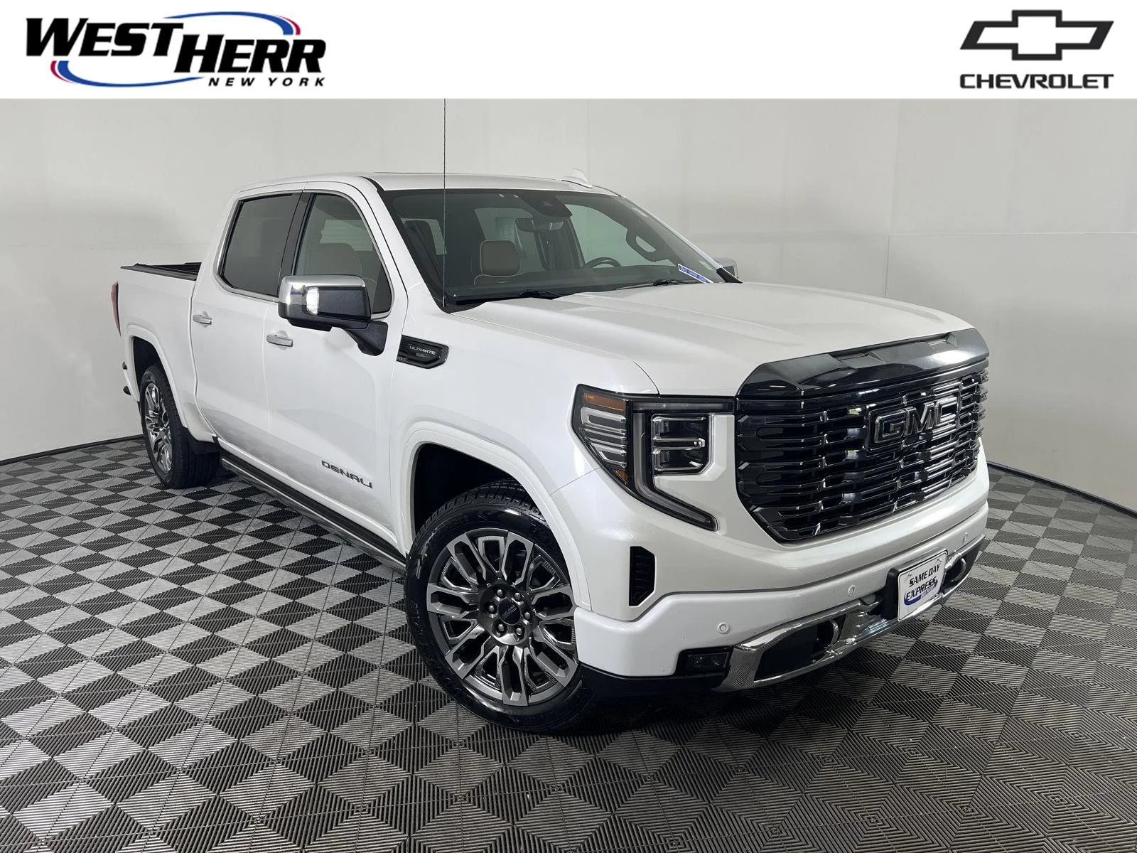 Used 2024 White Frost Tricoat GMC Denali Ultimate image 1