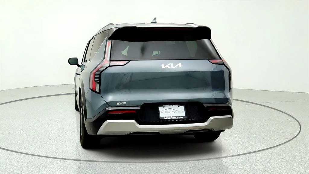 Used 2024 Iceberg Green Kia Land AWD image 6