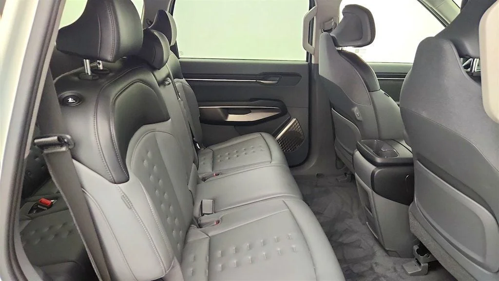 Used 2024 Ivory Silver Kia Wind AWD image 24
