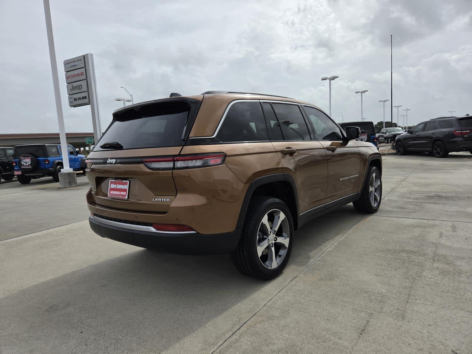 New 2026 Copper Shino Metallic Clearcoat Jeep Limited image 5