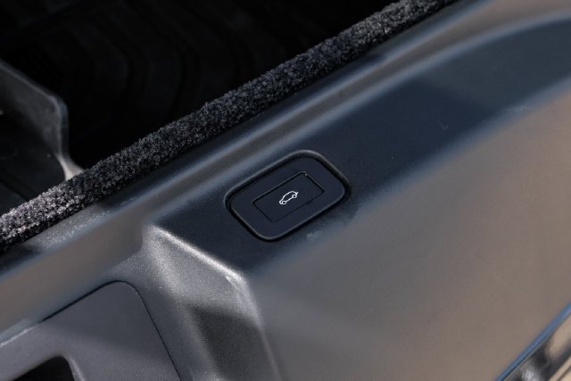 Used 2025 Gray Land Rover Autobiography image 74