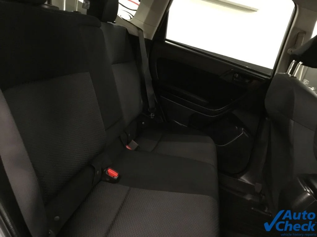 Used 2016 Silver Subaru 2.5i Premium image 30