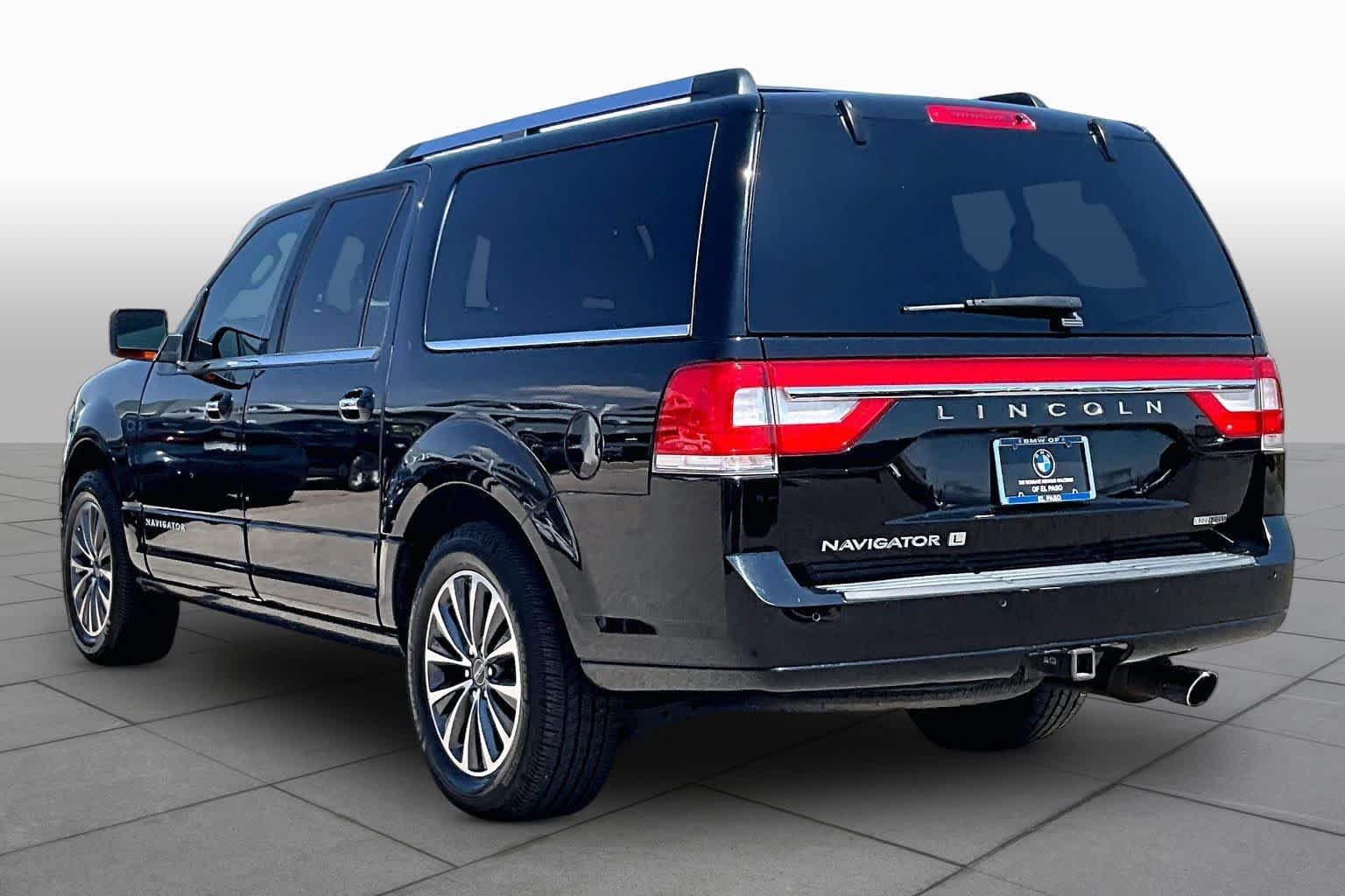 Used 2016 Black Velvet Lincoln Select image 11