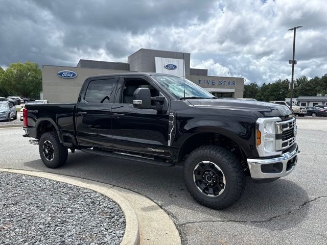 New 2026 Agate Black Metallic Ford XLT image 2