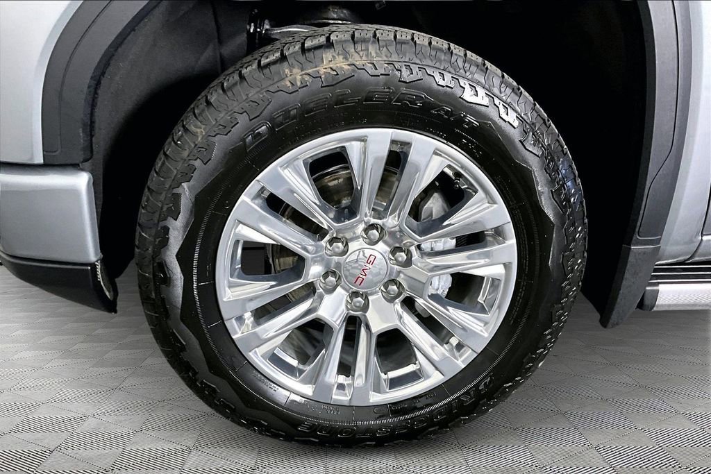 Used 2025 Sterling Metallic GMC Denali image 32