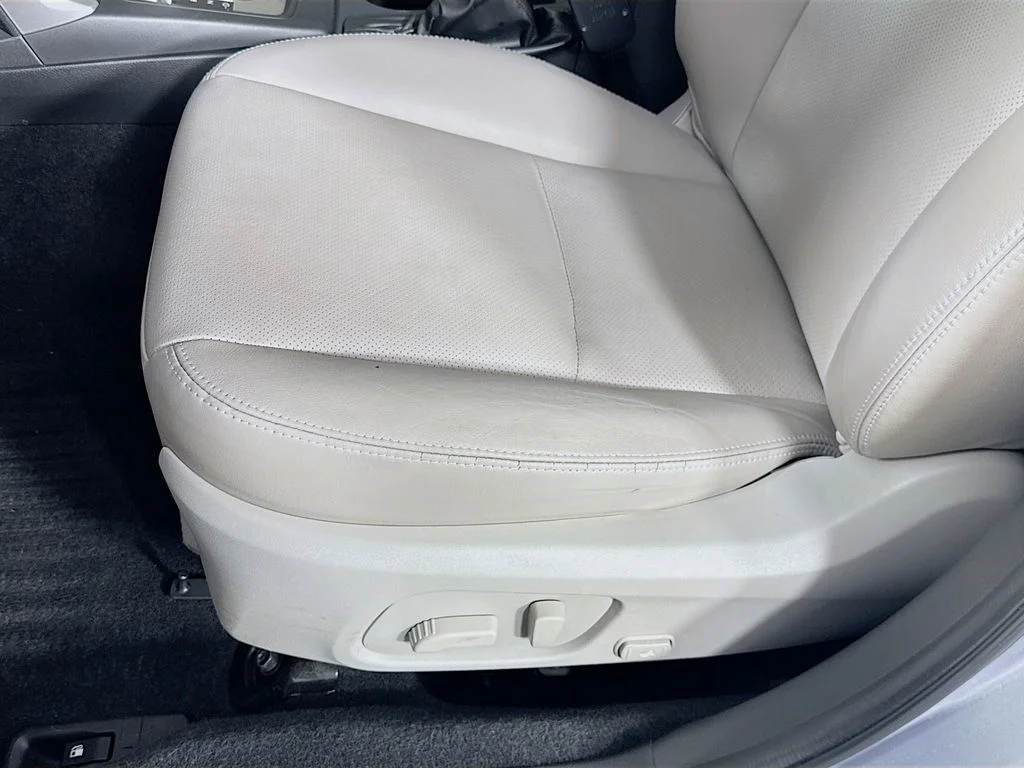 Used 2015 Silver Subaru 2.5i Limited image 23