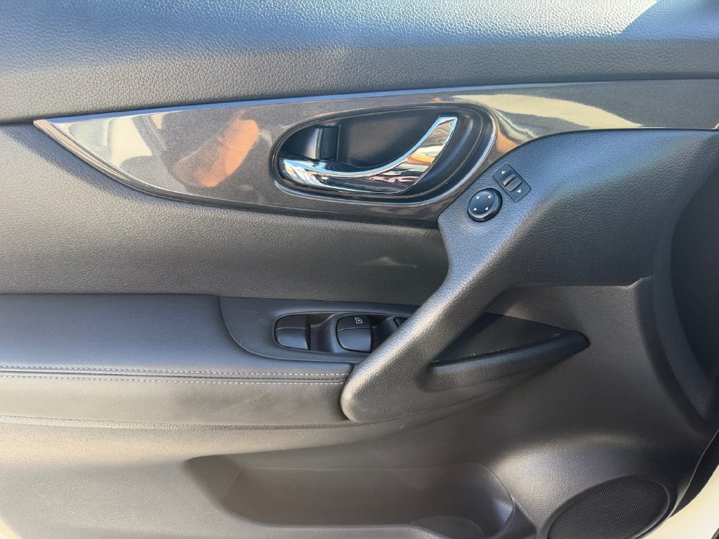 Used 2019 White Nissan SV image 33
