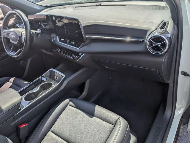 Used 2025 Green Chevrolet LT image 18