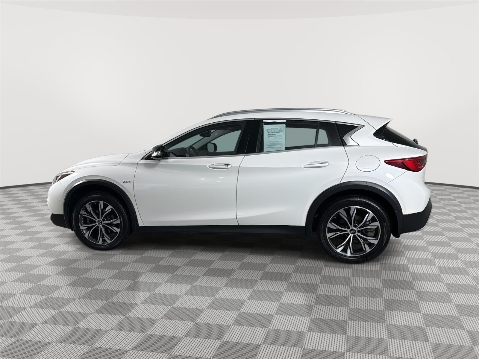 Used 2018 Majestic White INFINITI Premium image 4