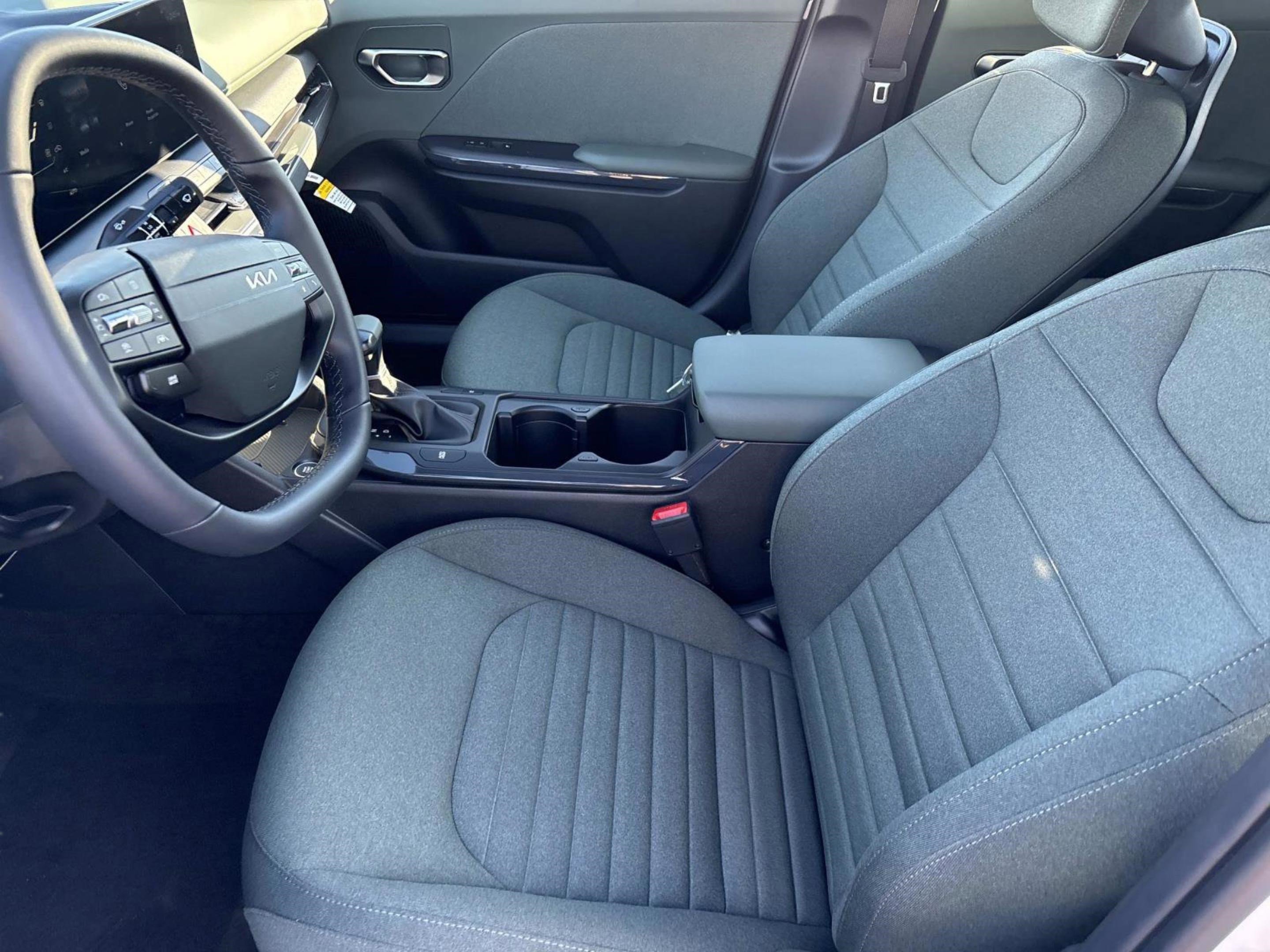 New 2025 Snow White Pearl Kia EX image 20