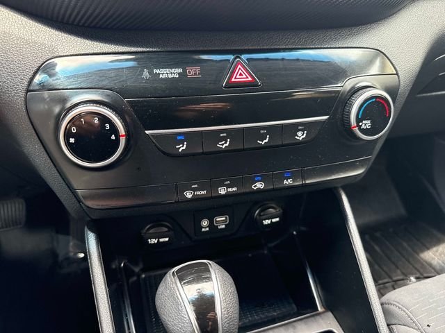 Used 2019 Blue Hyundai SE image 17