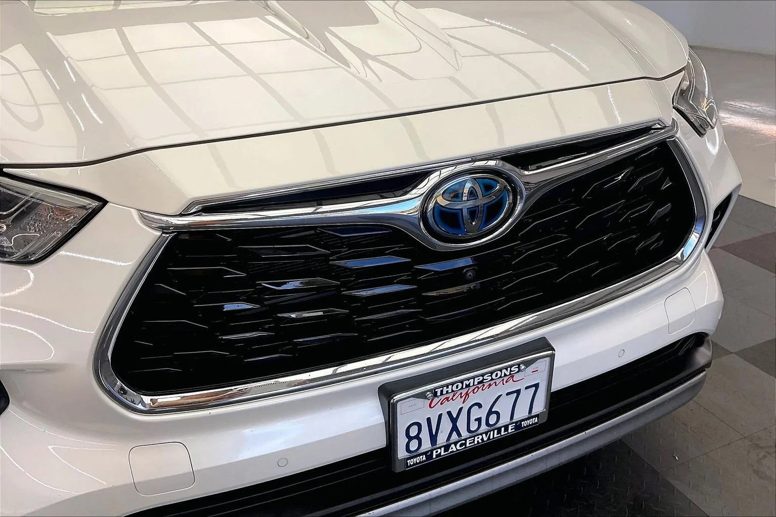 Used 2021 Blizzard Pearl Toyota Platinum image 31